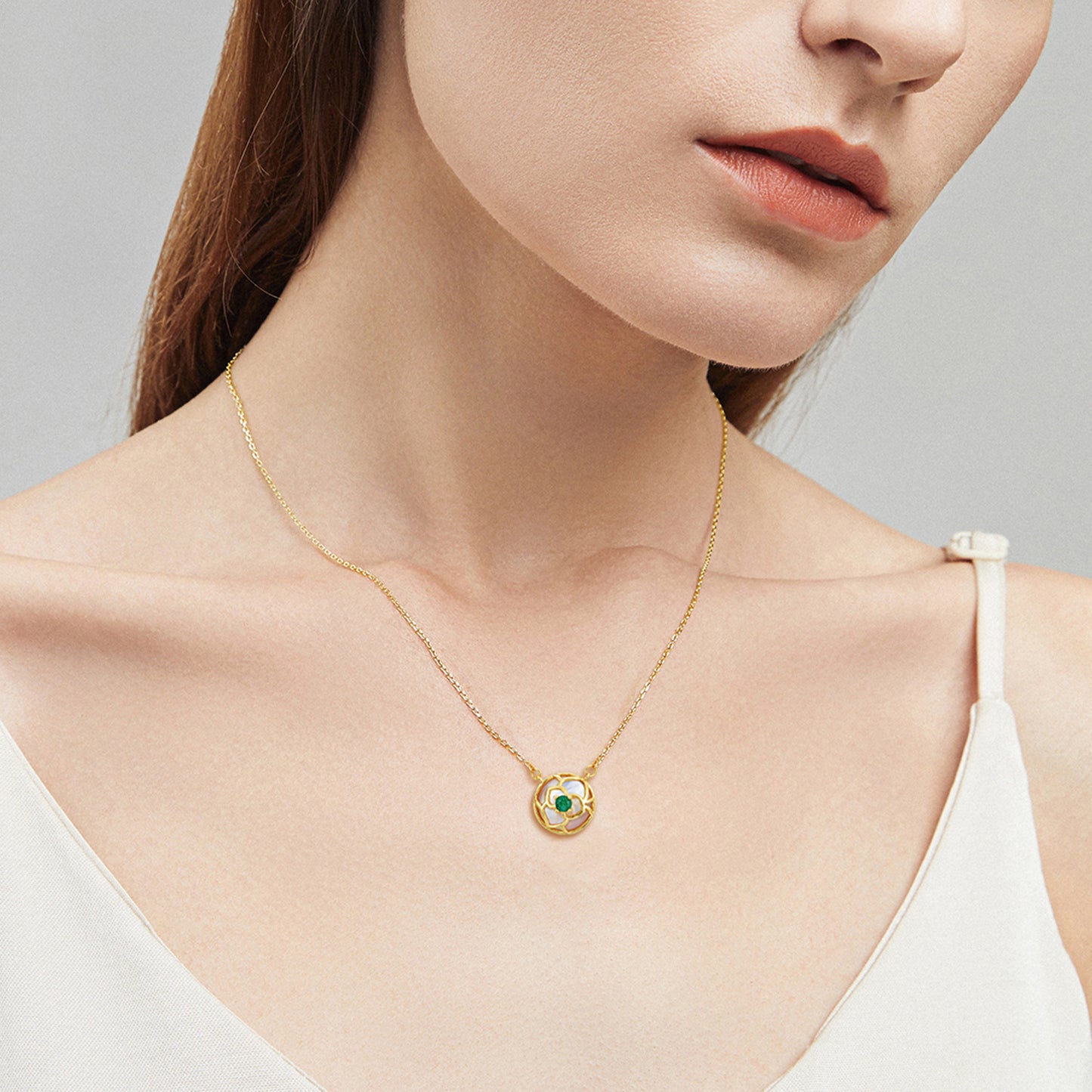 Natural Emerald Pendant 18K Gold Inlaid Natural White Silver Necklace Collar Chain